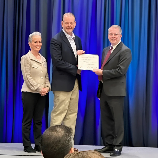 Hon. David Norquist presents NDIA DVC leadership with the COE award